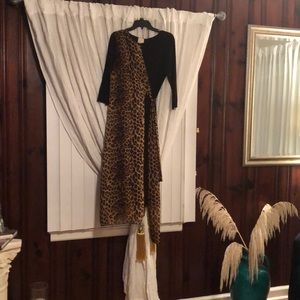 •Zadie B’s• Leopard/Black color block wrap midi dress• Medium• EUC 🖤